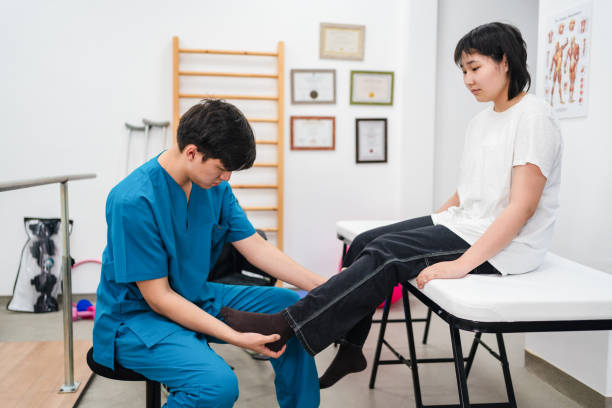 teenager girl going to the doctor with leg pain